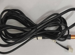 机(ji)组自动(dong)控(kong)制(zhi)各模(mo)块(kuai)间(jian)的化霜(shuang)周期(qi)，避免多(duo)台模(mo)块同时(shi)化霜，减(jian)少制热衰(shuai)减，使(shi)得水温(wen)波(bo)动(dong)小。